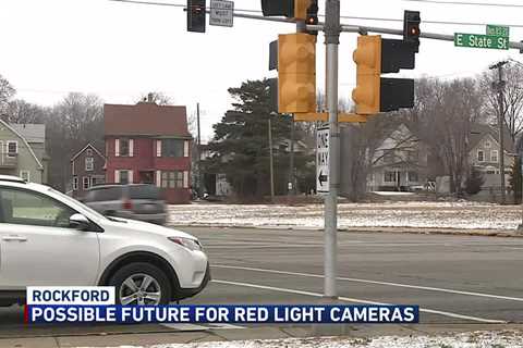 Red light cameras could come to Rockford