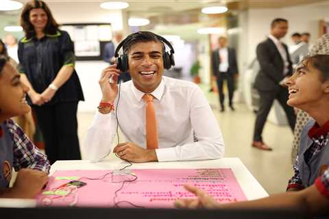 Rishi Sunak vows to be UK Prime Minister until 2030, despite falling behind in polls