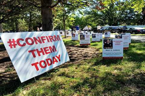 Tuberville opponents plant hundreds of signs outside U.S. Capitol in protest of blockade ⋆