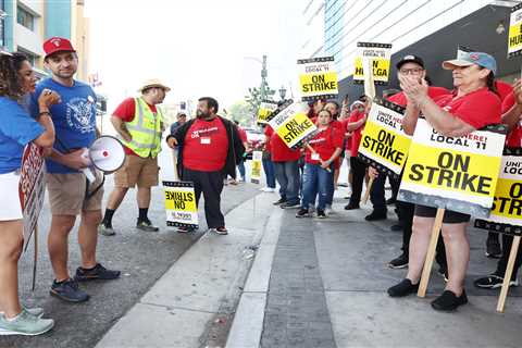 Newsom rejects bill to give unemployment checks to striking workers – NBC Bay Area