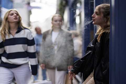 England seeks to ban smoking by raising legal age every year