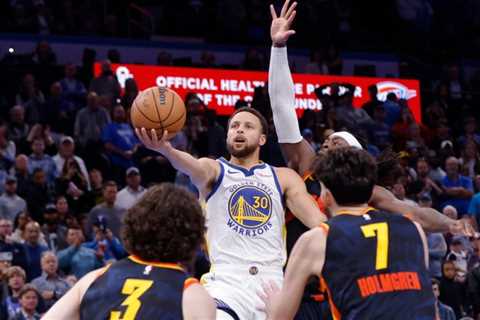 Curry credited with winning basket after review as Warriors edge Thunder