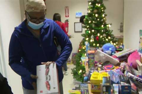 Older adults get help with presents for grandchildren in Broward