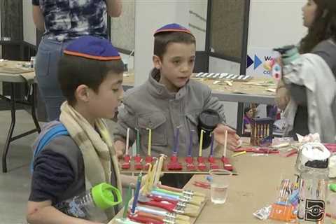 Lubavitch Chabad kicks off Festival of Lights with 23rd annual Chanukah Factory