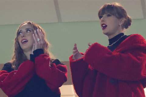 Taylor Swift Wears Red Teddy Coat Previously Worn by Brittany Mahomes at Chiefs Game – Find Out..