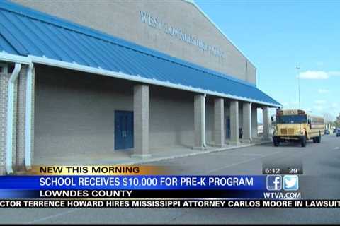 Lowndes County School District receives a donation from the Alliance Health Center