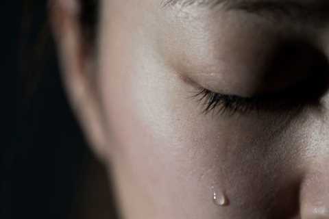 Women's tears have surprising effects on men's behavior