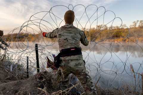 Washington clashes with Texas over US-Mexico border — RT World News