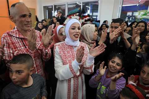 Gaza Couple Marry In Wartime Ceremony