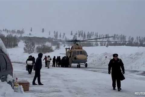 1,000 Tourists Stranded In Remote China Village Due To Avalanches In Xinjiang