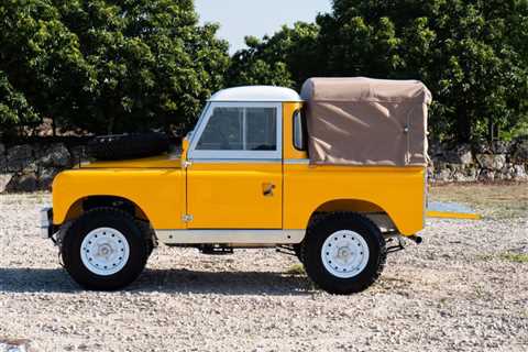 Legacy Overland 1962 Land Rover Series IIa 88