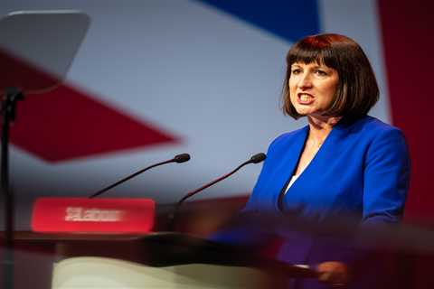 Rachel Reeves Rejects Adviser's Call to Maintain £28bn Green Pledge