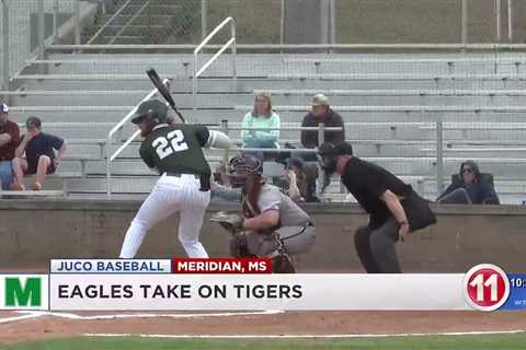 Eagles split doubleheader against Coahoma