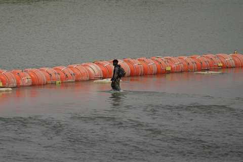 Texas river border buoys to stay in place while 5th Circuit rehears case