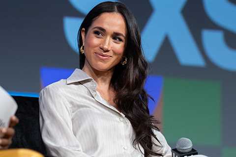 Meghan Markle Reads Books to Patients at Children’s Hospital – Hollywood Life