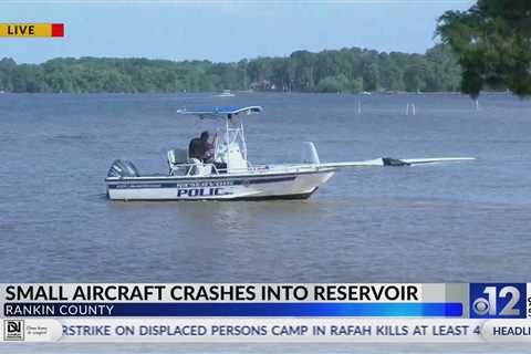 Small aircraft crashes into Ross Barnett Reservoir