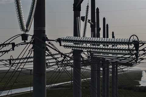 21 states join Biden administration in bid to modernize nation’s aging grid •