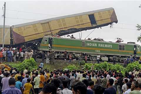 Train accident on the Kanchanjunga Express: At least 8 dead. Latest updates