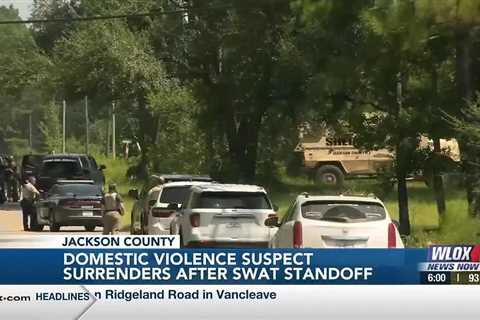 Domestic violence suspect surrenders after standoff with SWAT in Vancleave