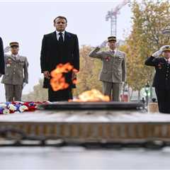 Sir Keir Starmer marks Armistice Day in France with President Macron