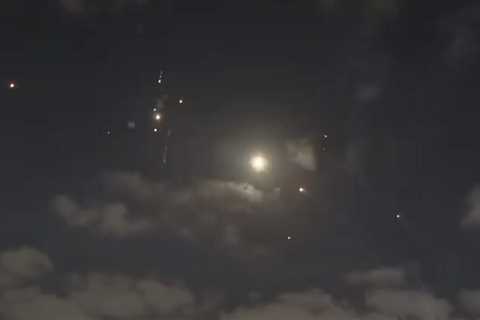 Powerful Explosions Rock Tel Aviv and Haifa as Iran Strikes Israeli Cities in Overnight Barrage