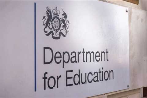 Examining Civil Servants' Workday Seminars: Balancing Inclusion and Productivity