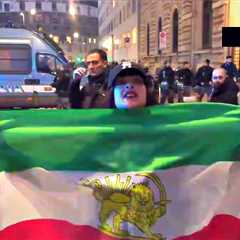 Trump-Supporting Iranian Diaspora Face Off With Italian Leftists Protesting the Strikes in Front of ..