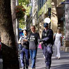 BREAKING: Greenpeace activists arrested after standing up to Big Gas in Sydney